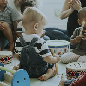 enfants bébés jeu